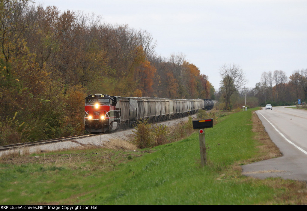 North of Chillicothe, Highway 29 closely follows the IAIS Subdivision 2 through the Illinois River valley